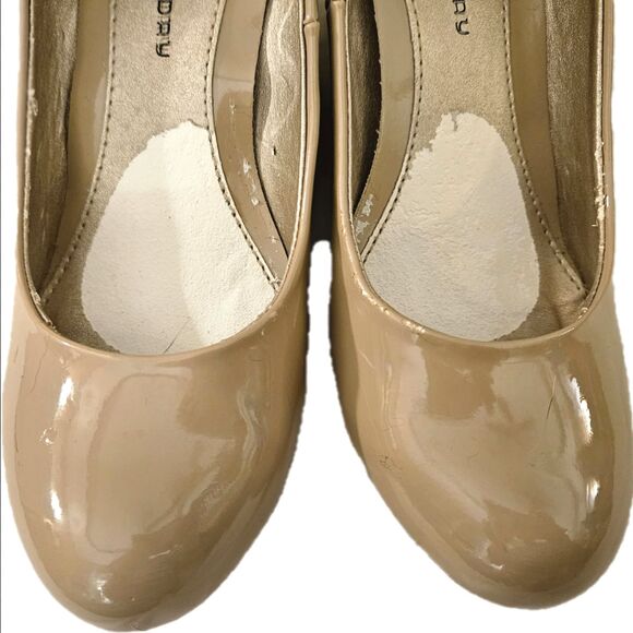 CL by Laundry Nima Patent Leather Nude Wedge Pumps Size 7 - Picture 5 of 7